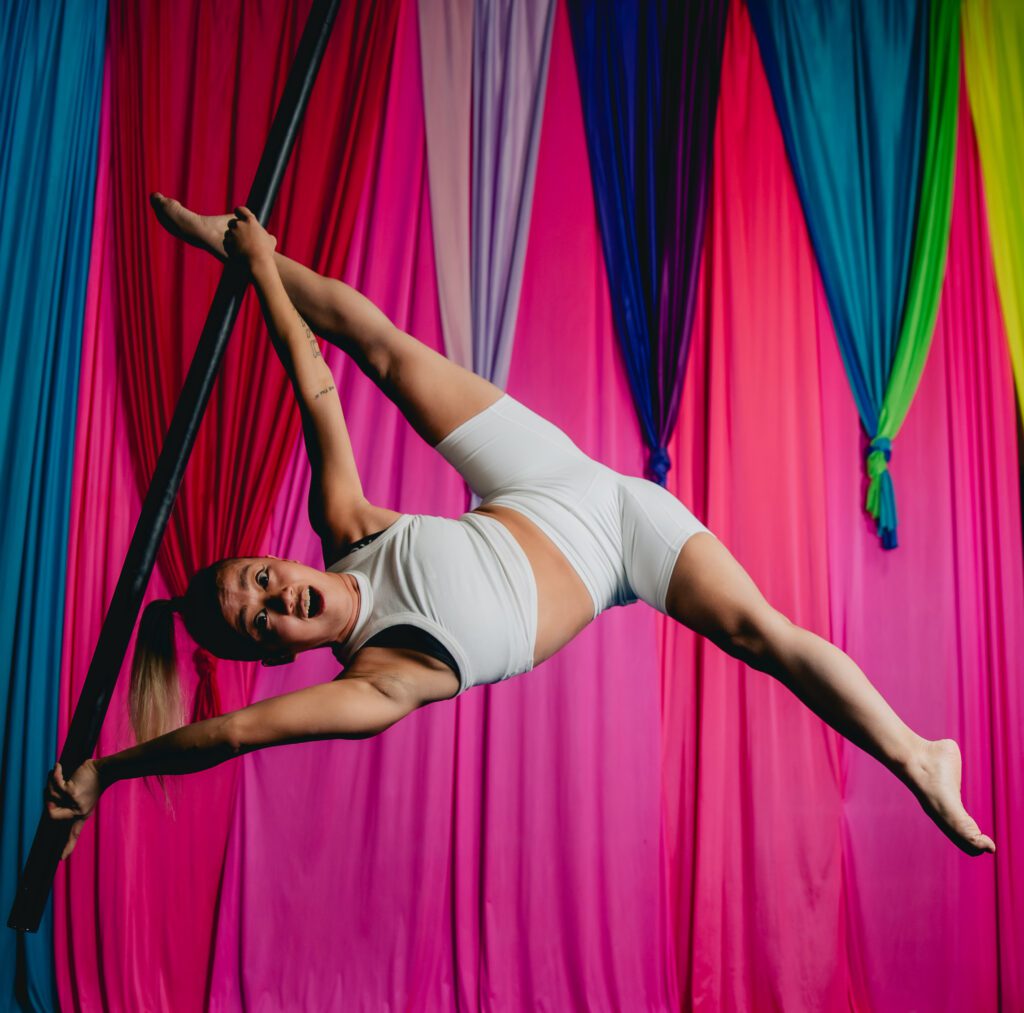 SK Kim | Aerial Performer by Glovation Entertainment